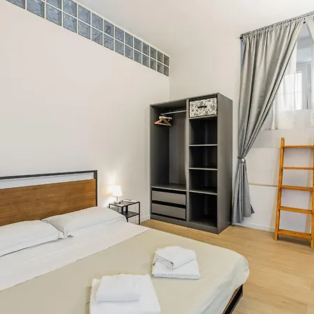 Guesthost - Giardino Della Fortezza Modern X6 With Patio Apartment Florence