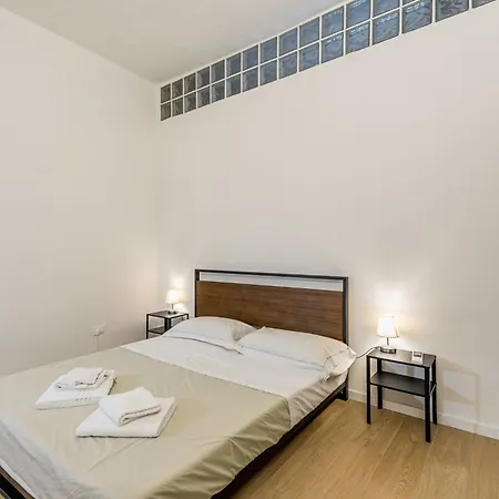 Guesthost - Giardino Della Fortezza Modern X6 With Patio *